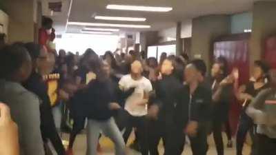 Teacher teaches students to dance '' Thriller ''