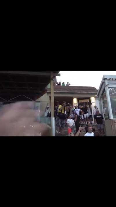 Caminata de Milei por Pinamar