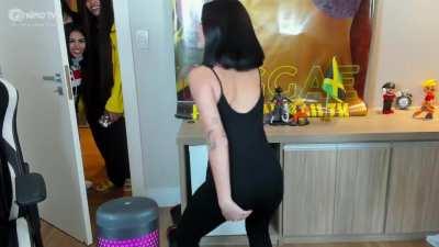 bem que ela poderia participar de mais lives neste estilo!