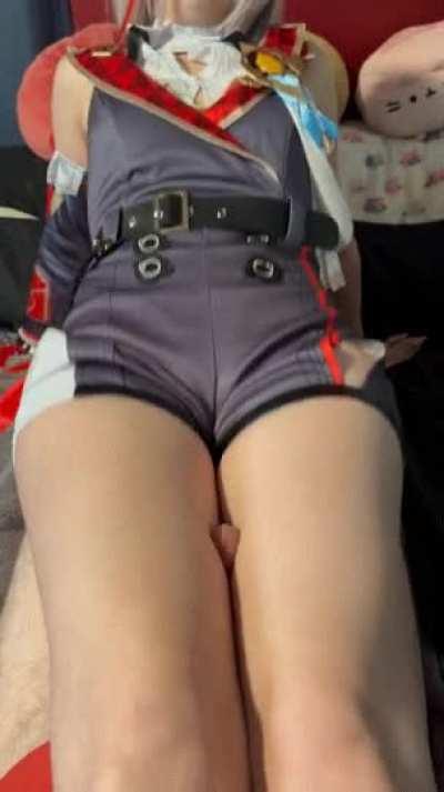 Topaz aka Topass from Honkai Star Rail is here, using her skill and assets to collect what you owe ❤️🖤💋