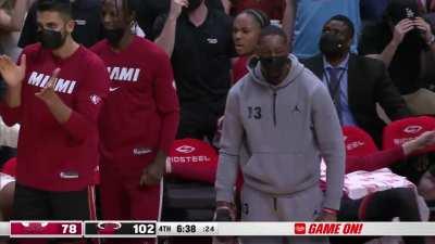 [Highlight] The Strus breaks loose, cocked that joint back and banged on 'em