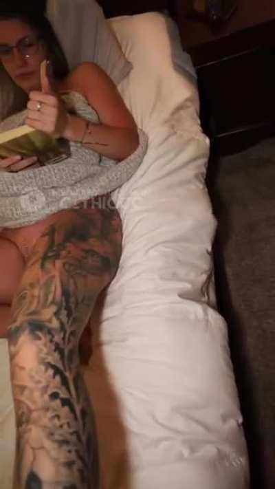 My brother knows i read naked and couldn’t help himself 🤷🏼‍♀️[OC]