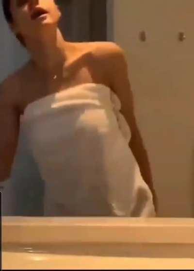 thought some might appreciate a little bit of zoom on her yt clip