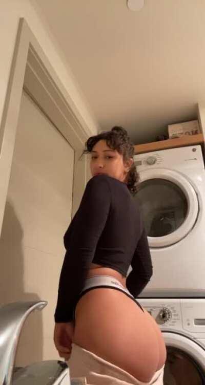 Do you like my big natural booty? 🍑