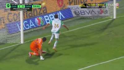 Historic debut in Mexico! First goalkeeper under 18 to play in the top division. However, this happened: