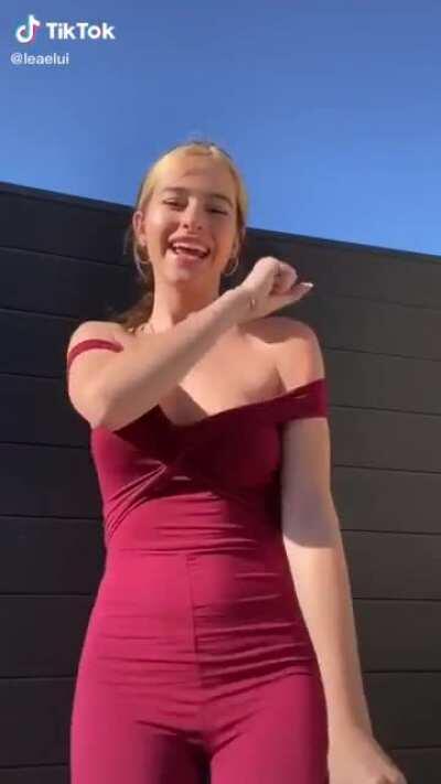 Jiggling and pokies😍😍