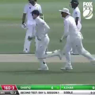 WCGW not keeping your eye on the ball before breaking for a chat with your partner