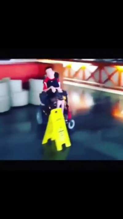 Sabe o que 'DK' quer dizer? - Hmmm, Donkey Kong? - Drift King"