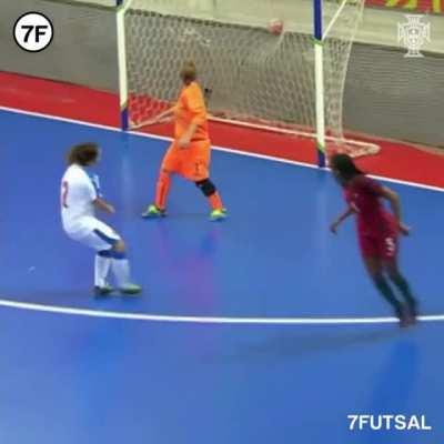 Perfect Timed Backheel Goal 😍🔥 IG: jennifer_rodrigues3, 7futsal
