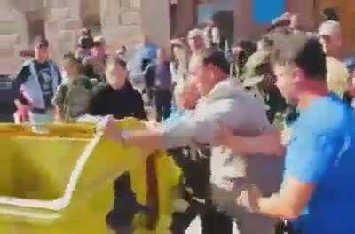 Ukraine people dumping politicians in the trash together with the military