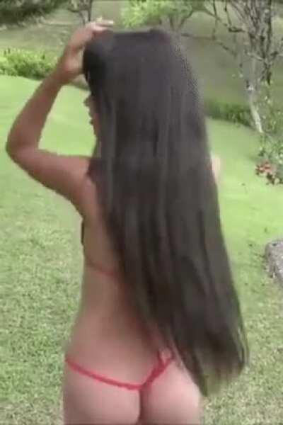 Petite Island Girl Bikini Dance