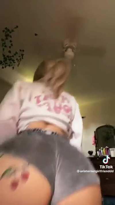 @urinternetgirlfriend