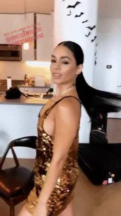 The way she flicks her beautiful dark and smiles her beautiful smile is so sexy