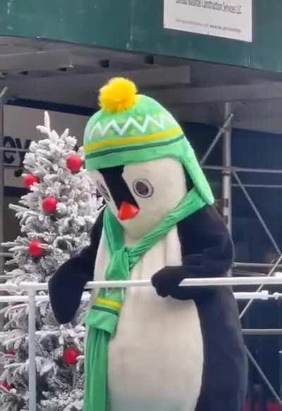 Улыбаемся и машем, парни! Улыбаемся и машем!