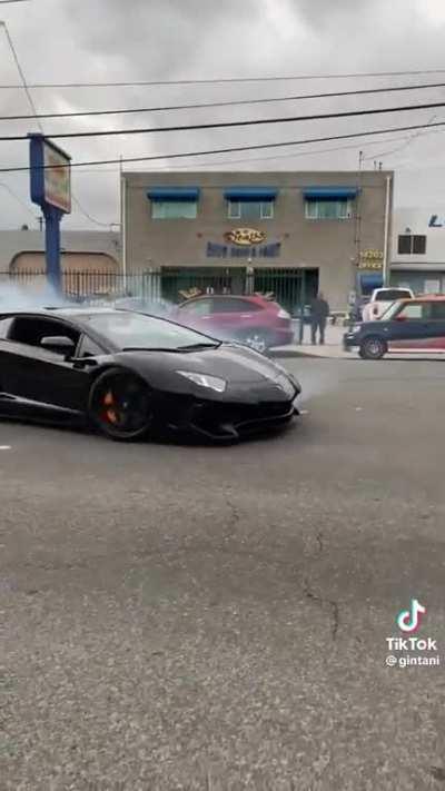 These gintani guys are wild with their supercars lol cool to see these types of cars getting used hard instead of going 25 mph down Beverly Hills or staying garage queened
