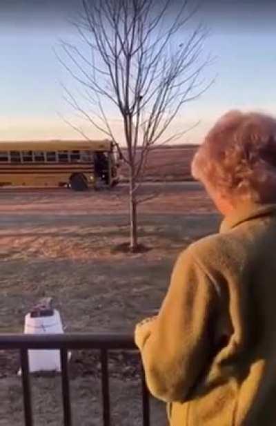 This woman wakes up every morning to wave at a school bus and today was her Birthday!!