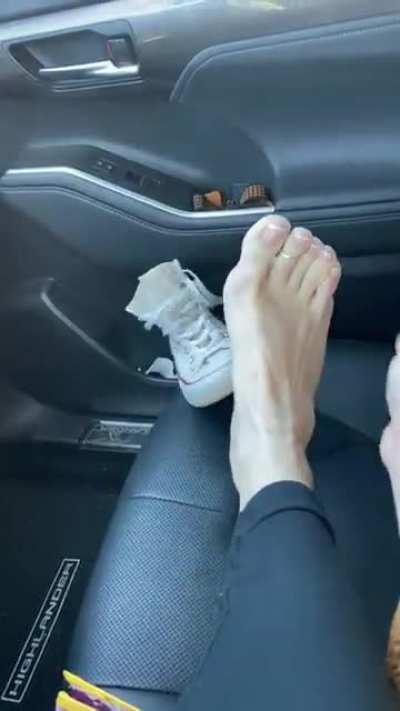 Wishing these toes were under your nose 😉