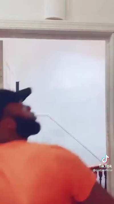 This mf did a cheat code before knocking him out bruh😭