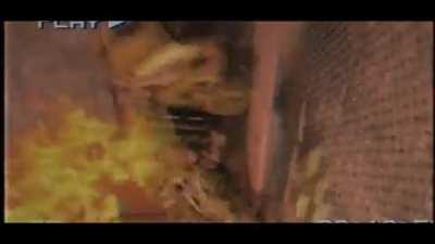 Eu com 6 anos tentando abrir a porta do banheiro que eu tranquei