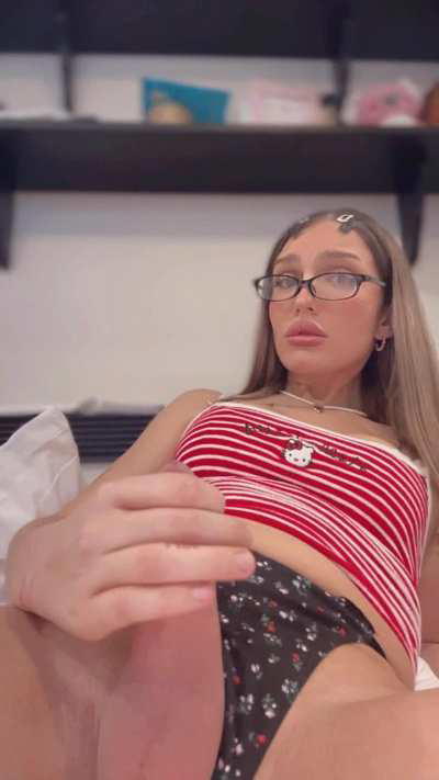 Leave one word about my 🪄princess wand 🪄 and I’ll leave you a little gift