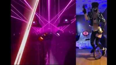 KDA Akali Cosplay on a Unicycle playing the LoL KDA song (ex+) on beatsaber (right in time for halloween)