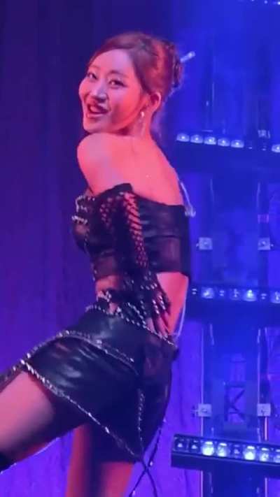 KISS OF LIFE - Julie