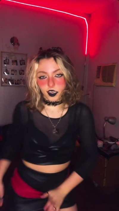 I hope that the 5 guys who see this like my petite body 💕