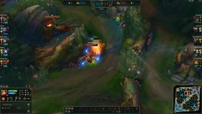 Me, an autofilled 0/3/9 support Leona, casually 1v1ing the 9/0/1 Evelynn