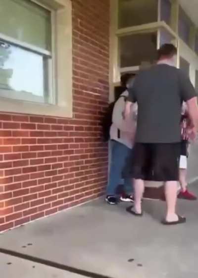 Dad confronts his kid's bully in school