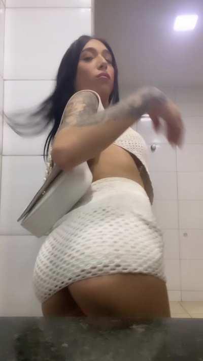 Wanna come over and fuck this tight ass if mine?