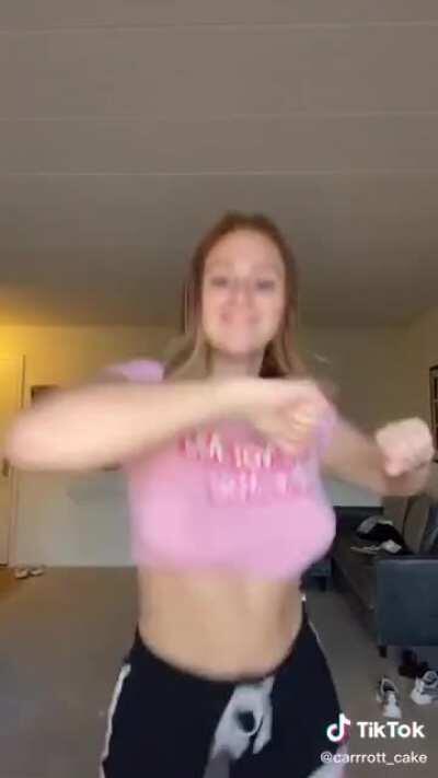 Didn’t know carrot cakes could bounce that much 🥕🎂