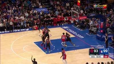 [Highlight] Bizarre Sixers v Raptors sequence is punctuated by a McDaniels block
