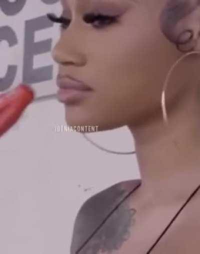 sexy big juicy lips and body🥵🥵😩