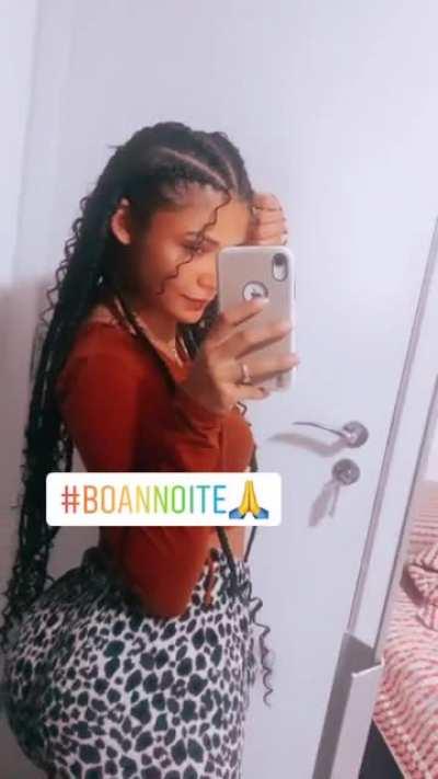 Que bunda gigante da porra🤤🤤