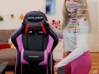 Kimi flaunting her leggings… 🥵