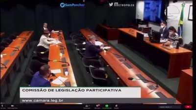 O Delegado da Policia Federal Alexandre Saraiva, que foi retirado do Comando da superintendência no Amazonas após denunciar o Ministro Ricardo Salles, passou a boiada por cima dos nossos deputados. Segue trecho dos melhores momentos: