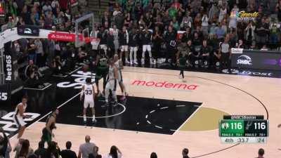 [Highlight] Jayson Tatum hits the midrange off one foot to put the Celtics up 2 late in the 4th