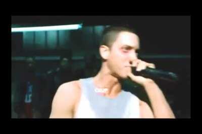 Chota glass 10 rupee da, wada glass 20 rupee da.