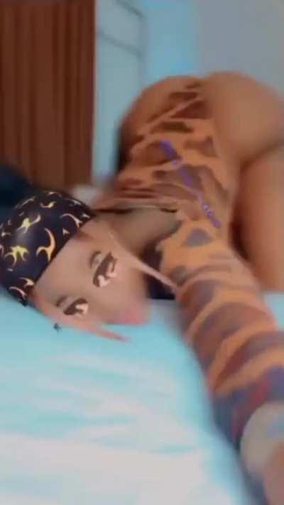 That 🍑 Thick af! 🍫🔥