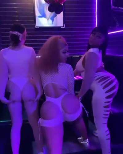 😬😬😬 The cheeks are STILL gettin' clapped!!! 😩😩😩