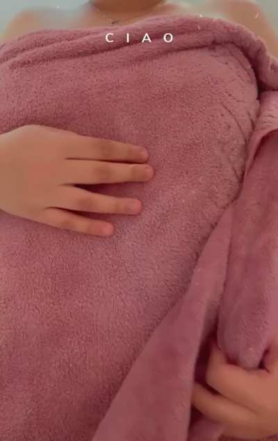 Ooops dropped my towel 😇