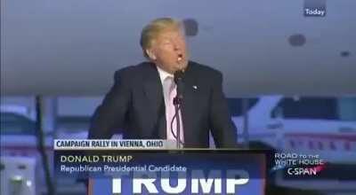 Trump sings his good bye, with Putin on the piano