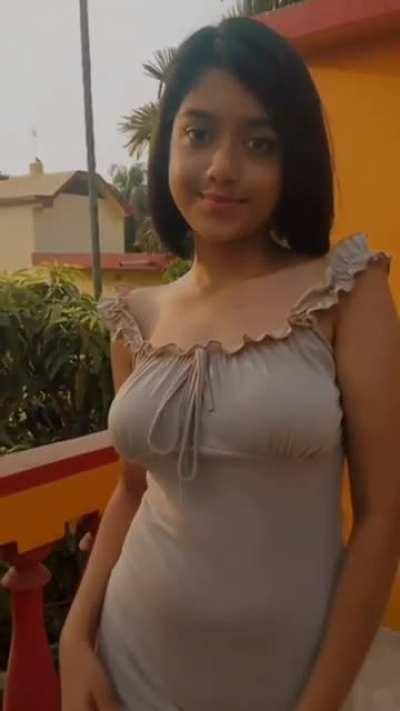 kisi ko pata hai iska id, insta? nam? kuch bhi 😛