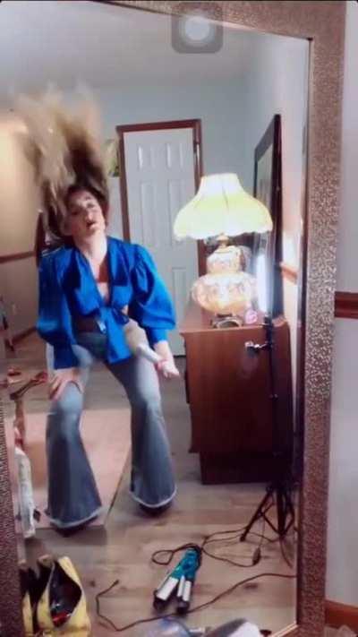 Hmm... what would Dolly do? 🤔