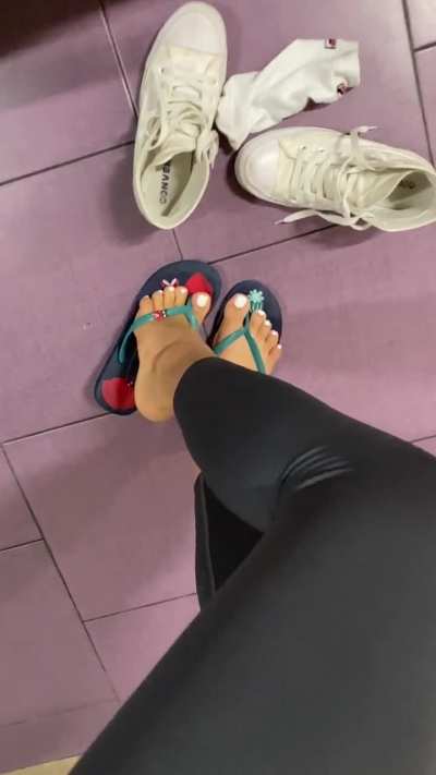 Would you worship my feet in the gym locker?🩴😷