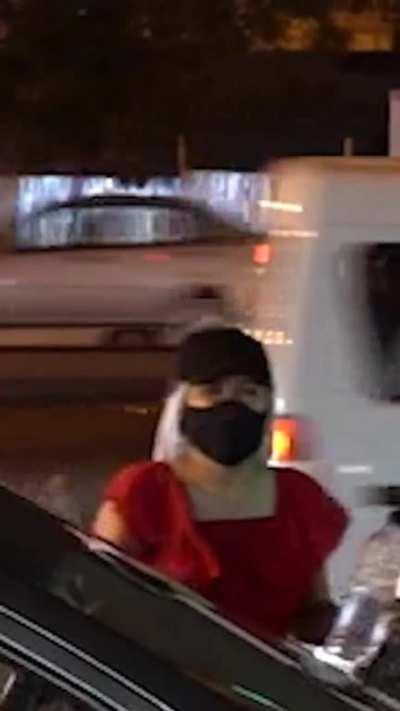 Alguien sabe que crucero es?? acabo de notar que está bien sució mi parabrisas .