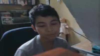 AYEL CABEÇA DE DIRIGIVEL QUANDO TINHA 9 ANOS