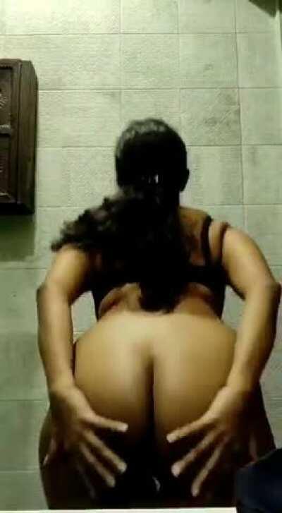 Busty Indian revealing on cam 💦🔥😍