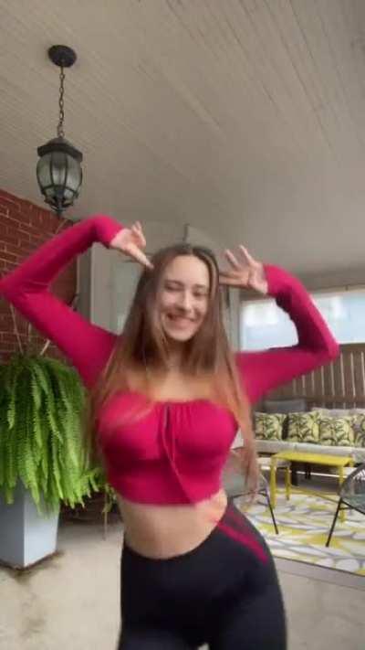 Cecilia (@cecilia___rose)