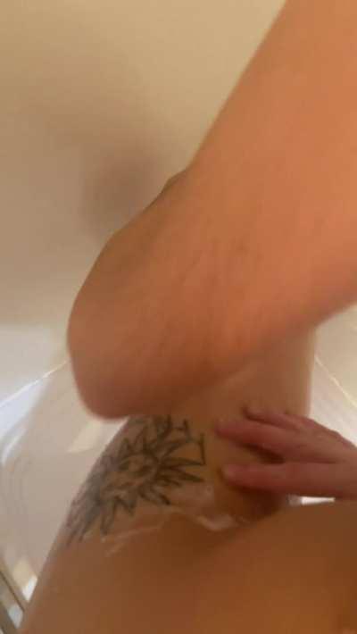 She pretends to ignore me when she gets grumpy, she always lets me slide right in though💦☺️ #sextherapy